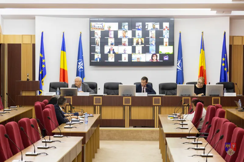 Microbuze electrice pentru elevi și panouri fotovoltaice pentru centrele școlare de educație incluzivă, două noi proiecte implementate de Consiliul Județean Vrancea