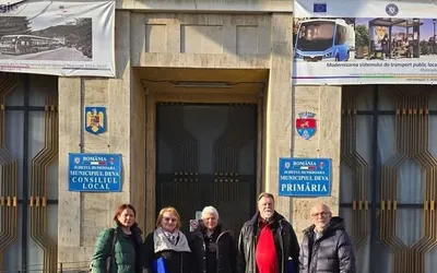 VOLUNTARIAT PENTRU DEVA. Ordinul Militaris Teutonicus și Lions Deva Sarmizegetusa spirijină copiii și vârstnicii din comunitatea locală