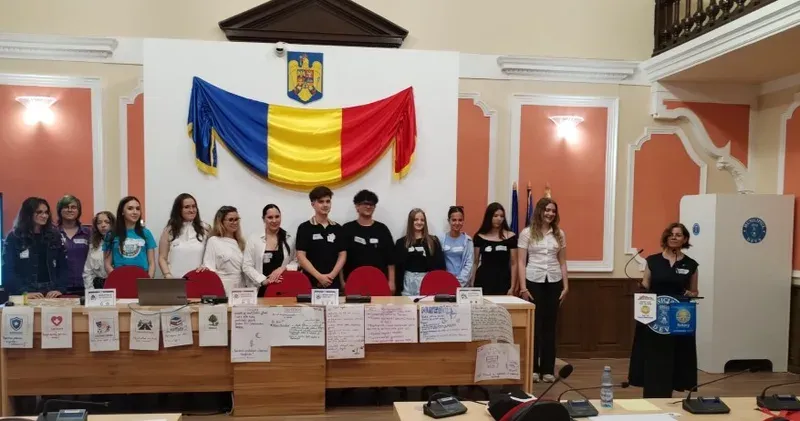 Tinerii din Deva au participat la workshopul „Politician pentru o zi” (23 iunie 2026)