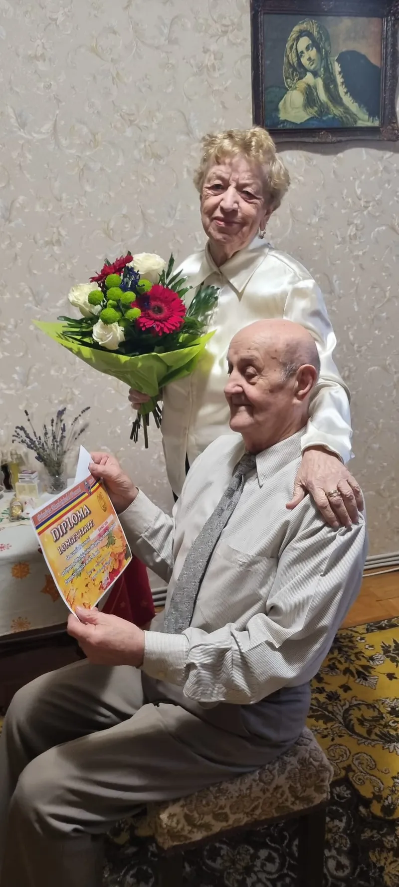 12 seniori focșăneni premiați pentru longevitate în luna Brumărel