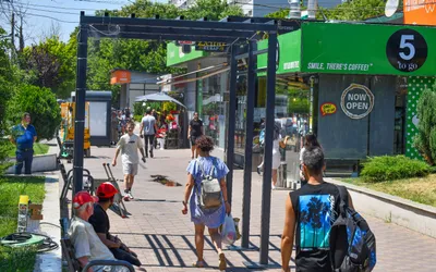 Primul duș stradal din București, montat în Sectorul 6