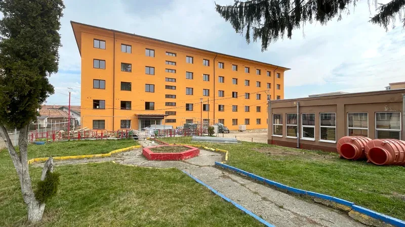 CJ Brașov: 75% din lucrările de reabilitare a imobilului DGASPC din Codlea finalizate