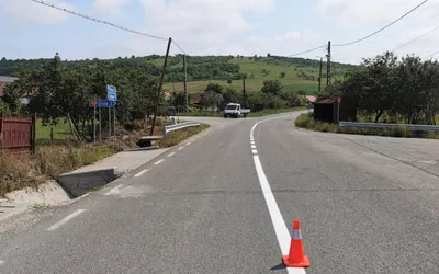 Lucrări de marcaje rutiere în lungime de aproape 250 de kilometri, pe zece drumuri județene