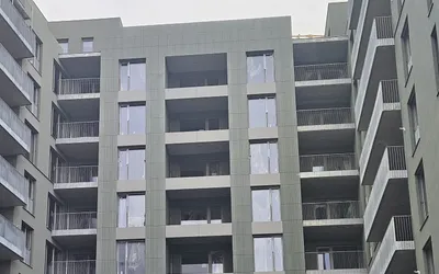 Fațada ventilată la blocurile de locuințe: De ce merită să încurajăm dezvoltatorii să treacă peste „polistirenul clasic”