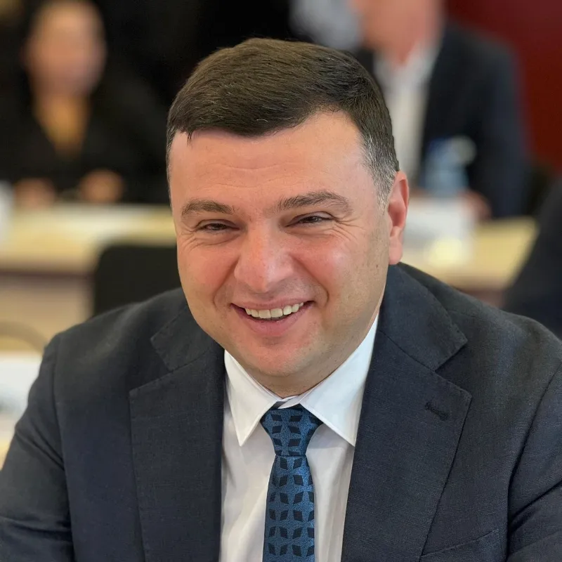 Sergiu Bîlcea, vicepreședinte al Consiliului Județean Arad: „Investim 450 de milioane de lei în drumurile județene!”
