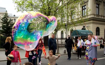 Primăria Capitalei: De 1 Iunie, copiii vor putea participa în București la spectacole de teatru și circ, ateliere de magie și de creație, lecturi și multe jocuri