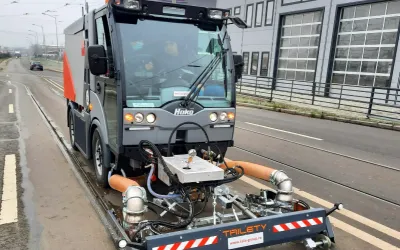 Șine de tramvai curățate impecabil, indiferent cât de murdare ar fi.