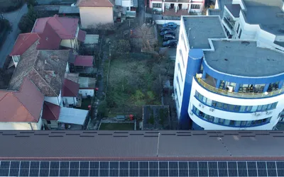 Energie solară pentru comunități mai eficiente: cum sprijină Genway primăriile în tranziția energetică