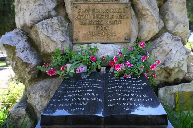 Programul manifestǎrilor  organizate de Ziua Eroilor și a Înălțării Domnului