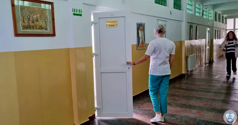 PROGRAM SOCIAL: Absorbante gratuite în toate cabinetele medicale școlare din municipiul Deva