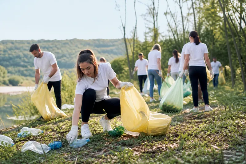 Ziua de Curățenie Națională 2026 în județul Hunedoara: 4.923 de voluntari și 4.606 saci colectați; centralizarea continuă
