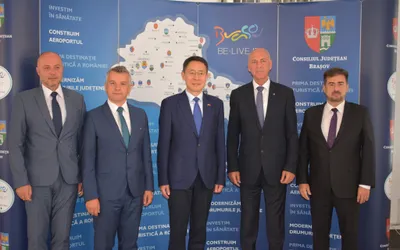 Excelenţa Sa domnul Han Chunlin, Ambasadorul Republicii Populare Chineze în România