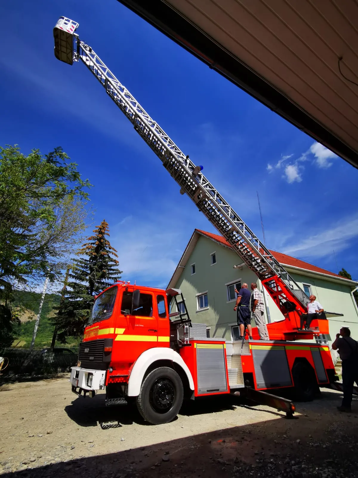 Autospeciale de stingere incendiu de vânzare