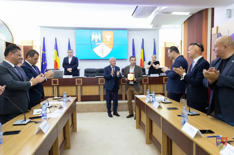 Moment festiv emoționant în cadrul ședinței ordinare a Consiliului Județean Vrancea de astăzi