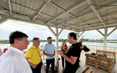 Jurnalistul britanic Charlie Ottley, a filmat miercuri în județul Arad