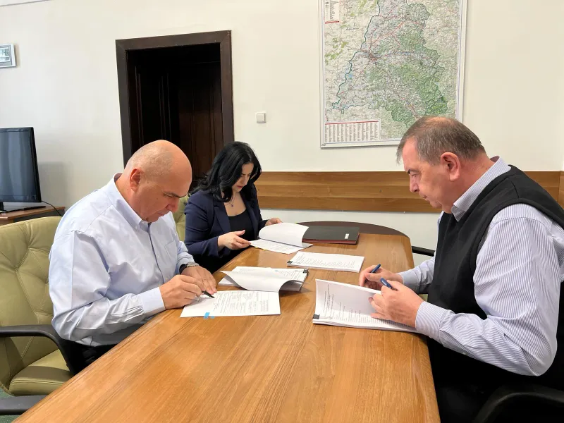 S-a semnat contractul pentru modernizarea Bibliotecii Județene