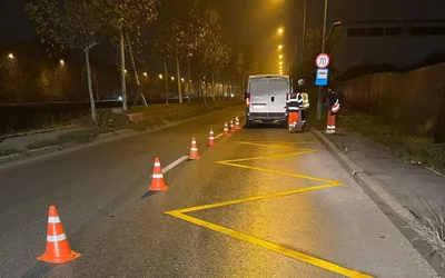 Pentru asigurarea condiţiilor de siguranţă şi fluenţă a traficului rutier, Primăria Capitalei a efectuat mai multe tipuri de lucrări pe arterele din Capitală