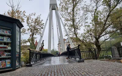 Modernizarea Podului Intelectualilor, una dintre cele mai vechi  pasarele hobanate din ţară, se apropie de final