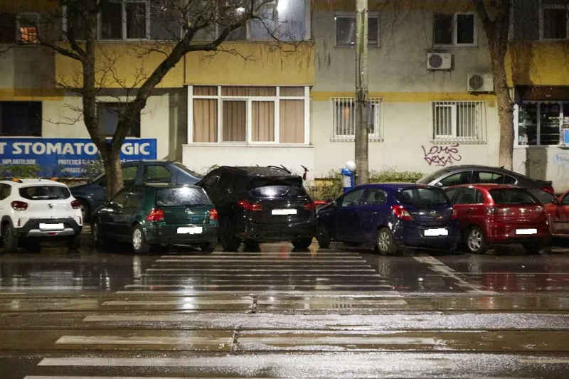 SECTORUL 2 SE ELIBEREAZĂ DE MAŞINILE PARCATE ILEGAL CE PUN ÎN PERICOL SIGURANȚA OAMENILOR