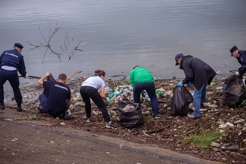 Sute de voluntari au luat parte, în județul Cluj, la Ziua de Curățenie Națională