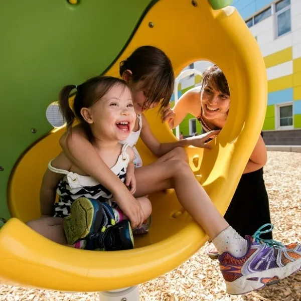 Locurile de joacă incluzive in România: Principii cheie și recomandări Waterboyz