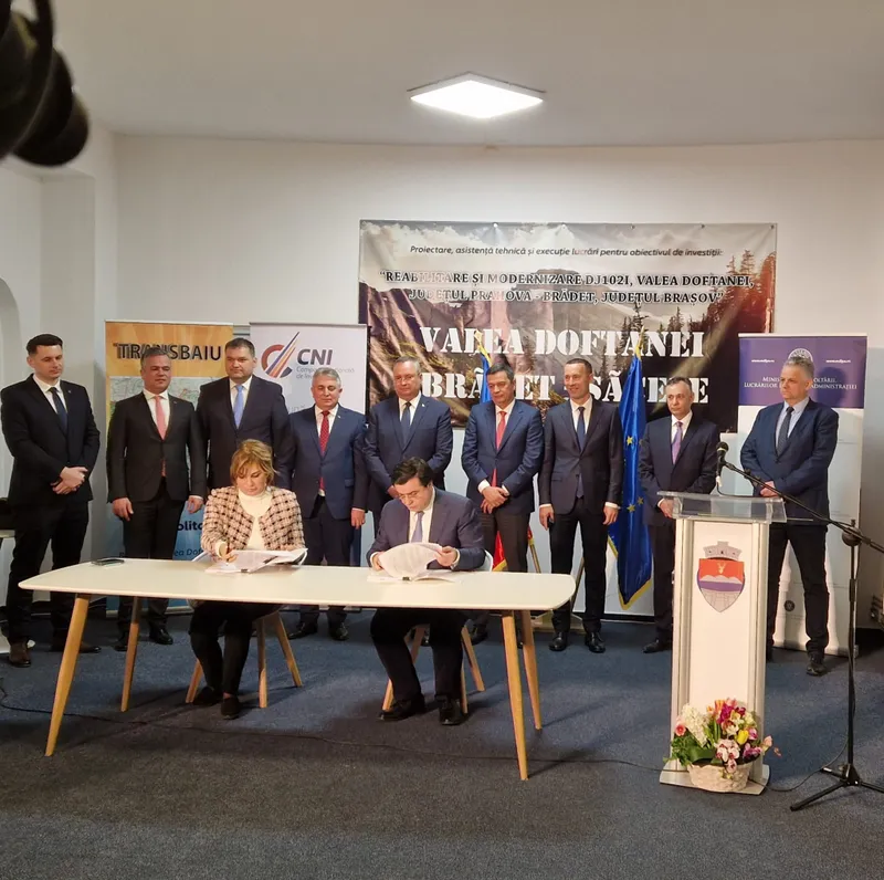 Adrian-Ioan Veştea  a participat la semnarea contractului „Reabilitare și modernizare DJ 102 I, Valea Doftanei, județul Prahova – Brădet, județul Brașov”.