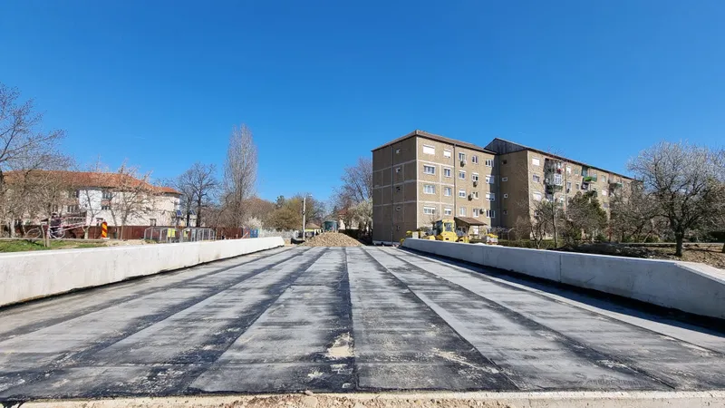 80% - gradul de execuție al lucrărilor la noul pod peste Peța