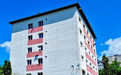 DAS Deva: Lucrări de reparații și zugrăvire interioară la blocul social de pe Aleea Streiului