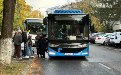 Primele autobuze electrice circulă deja pe străzile Devei