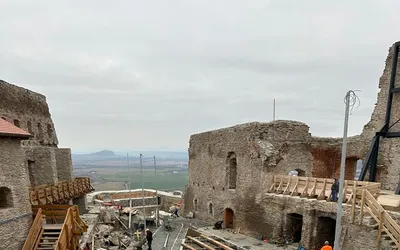 Unul dintre cele mai frumoase și importante proiecte pentru Deva, cel care vizează chiar simbolul orașului nostru, Cetatea, se apropie cu pași repezi de finalizare!