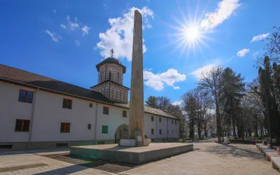 Lucrările din cadrul proiectului „Regenerarea zonei Obelisc Mihai Viteazu prin crearea unui nou parc public în municipiul Turda” sunt tot mai aproape de finalizare