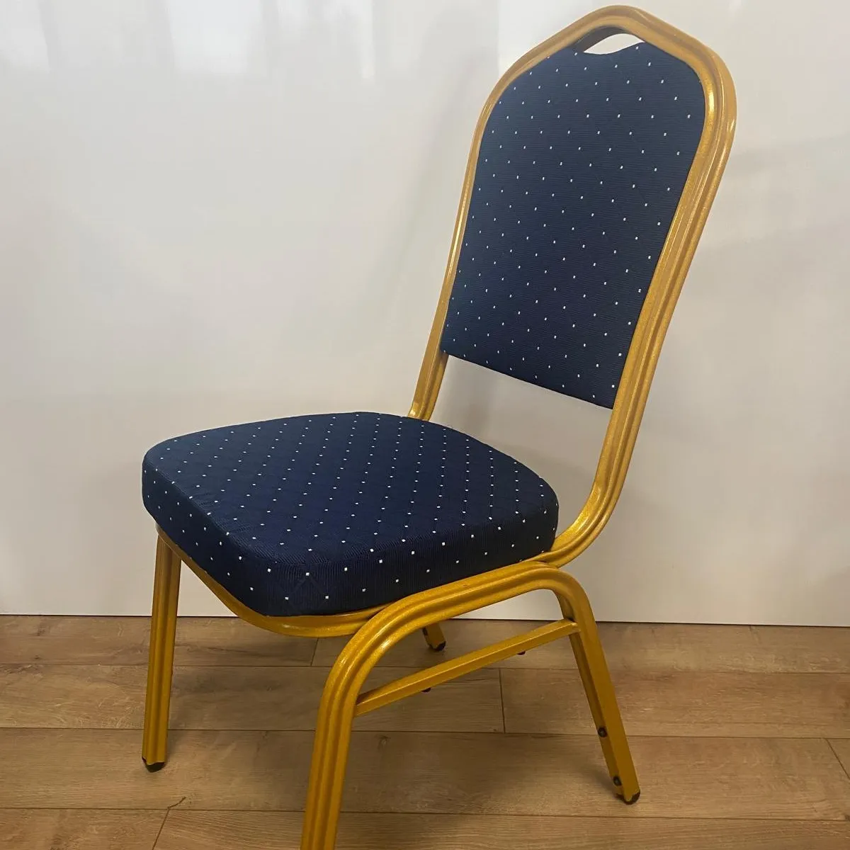 Scaun tapitat sala conferinta, camin cultural, biserica - model CROWN