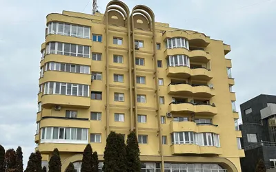 Lucrările la reabilitarea termică a blocului 8 de pe Bulevardul Decebal din municipiul Deva se apropie de final