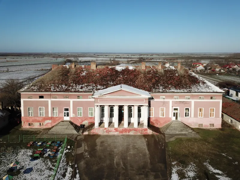 Au început lucrările de reabilitare ale Conacului Mocioni din Foeni. Consiliul Județean redă strălucirea bijuteriei arhitecturale