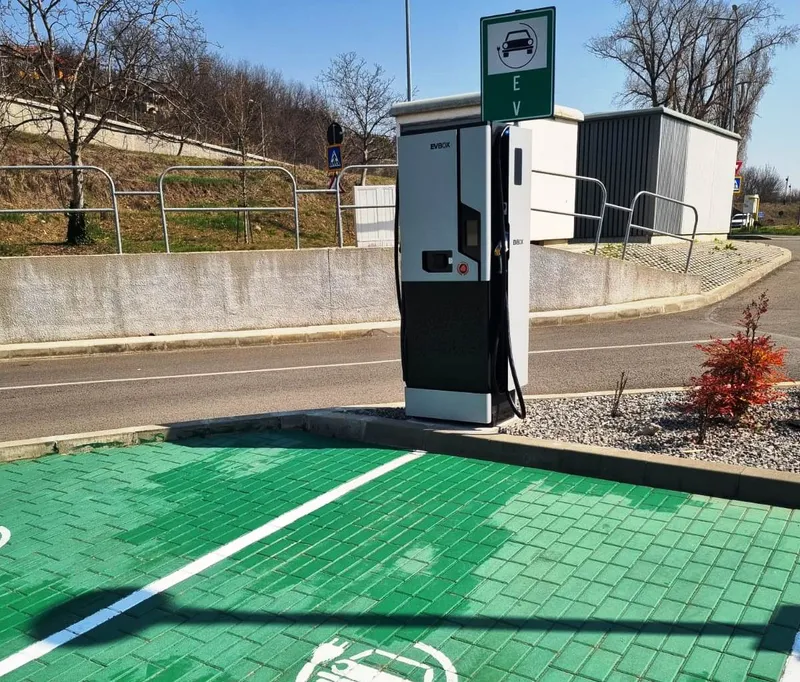 Oradea are 16 noi stații de reîncărcare pentru vehiculele  electrice