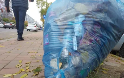 Curățenia la bordură de pe Bd. Iuliu Maniu, în cifre: 20 de tone de mizerie, strânse în 29 de zile de miercuri