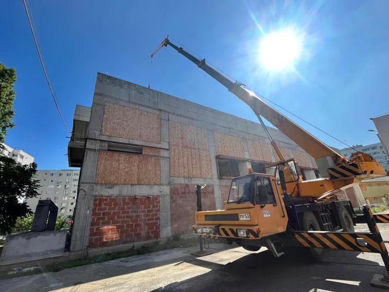 Au început lucrările la sălile de sport de la Școala nr. 112