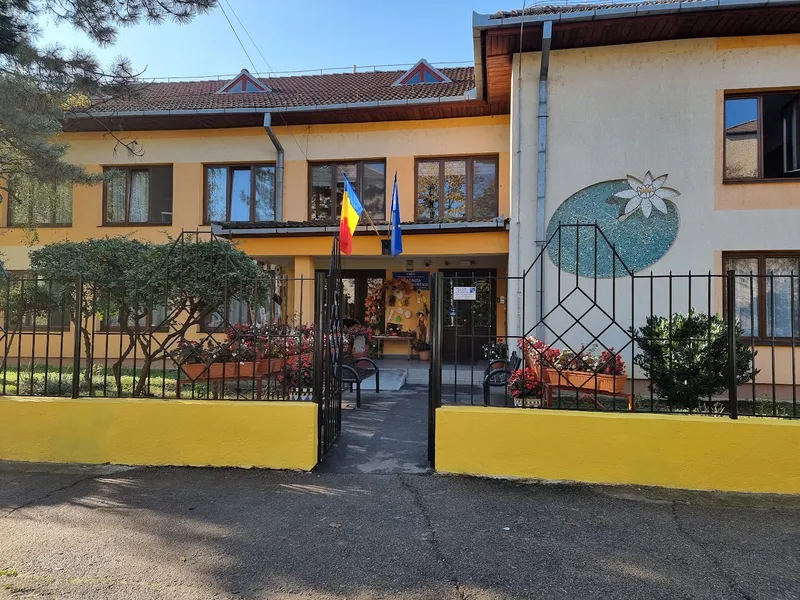 Împrejmuiri noi la Grădinița nr. 28 și la Grădinița nr. 31