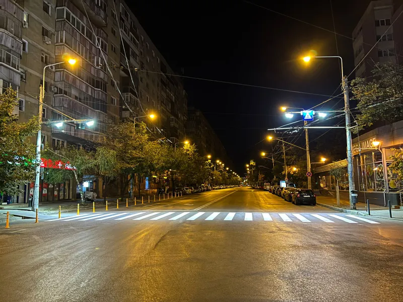 Viața are prioritate!  Aproape 100 de treceri de pietoni, suprailuminate și supraînălțate, amenajate în Sectorul 6. Alte 170 au fost marcate