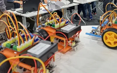 Educație modernă cu robotică și inteligență artificială. Impactul NEXTLAB.TECH în școlile românești